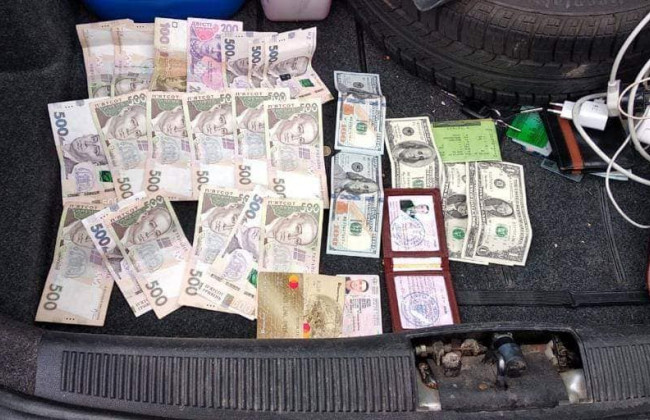 Погорел на взятке: правоохранители задержали офицера Национальной гвардии