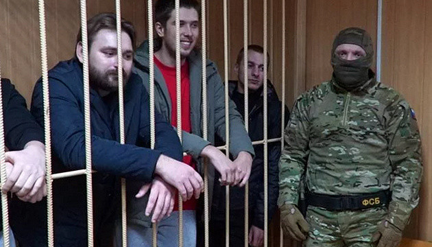 «Суд» над моряками в РФ: стало известно, кого из украинцев оставили под стражей