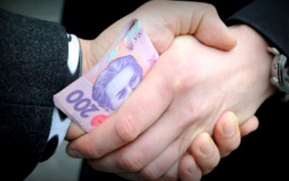 Брал взятки: в Кривом Роге задержали чиновника исполнительной службы