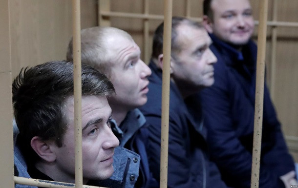 «Суд» над пленными моряками в РФ: под арестом оставили 16 из 24 украинцев