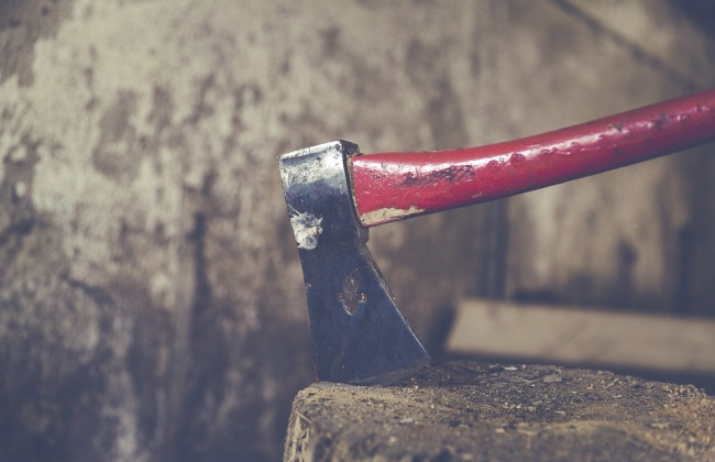 Трагедія на Черкащині: психічно хворий чоловік зарубав сокирою бабусю