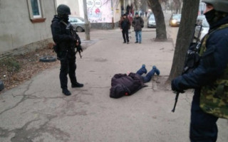 Вимагав $100 тисяч: затримали відомого кримінального авторитета