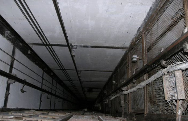 Дивом врятувалася:  у Львові жінка впала у шахту ліфта