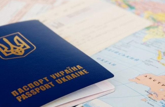 Требовала $400 за ускоренную выдачу паспортов: на взятке попалась чиновница ГМС