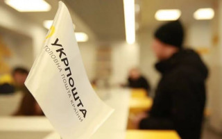 Присвоила марки и конверты на 100 тысяч: сотрудница Укрпочты пойдет под суд