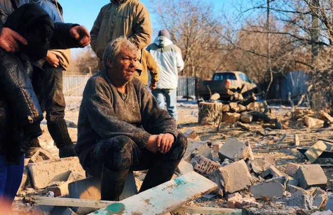 Боевики обстреляли мирных жителей на Донбассе: уничтожен дом пенсионера, есть раненые