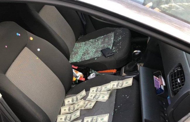 ДБР затримало поліцейського, який отримав $ 2000 хабара