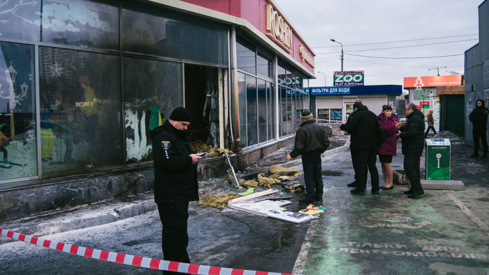 ЧП в Киеве: фирменный магазин Roshen подожгли неизвестные