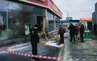 ЧП в Киеве: фирменный магазин Roshen подожгли неизвестные