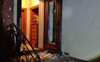 Дом матери известного бизнесмена обстреляли из гранатомета на Закарпатье