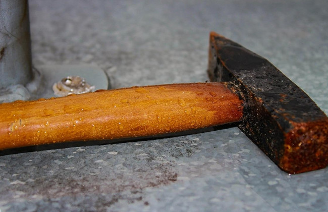 Били молотком: неадекваты в Днепре поиздевались над пожилыми бабушками