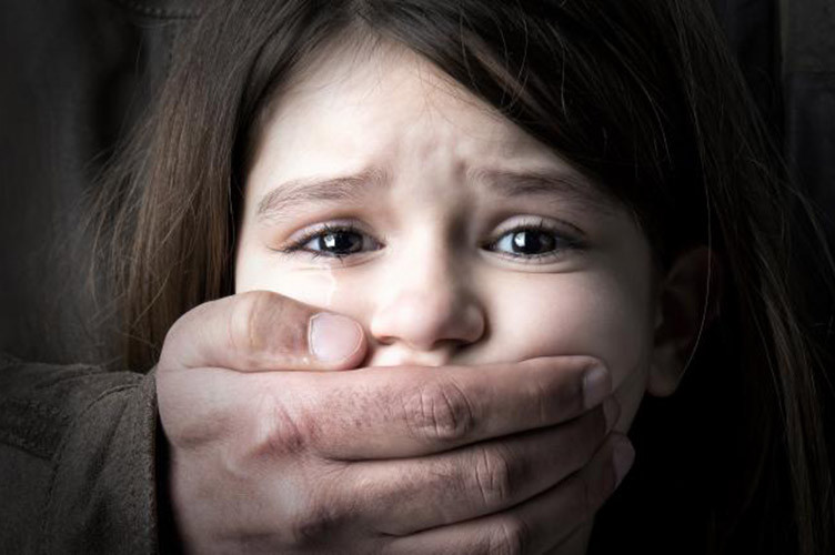 Насиловали усыновленных детей: Закарпатье всколыхнул новый скандал