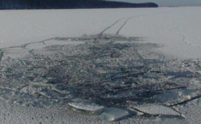 ЧП в Киеве: дети провалились под лед