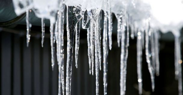 «Мигом рассекло»: в Полтаве сосулька упала на голову мужчине