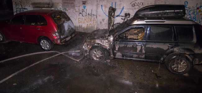 Пожар на Подоле в Киеве: вспыхнули две иномарки