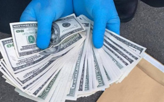 Видурили у пенсіонерки всі заощадження: у Києві затримали зухвалих шахраїв