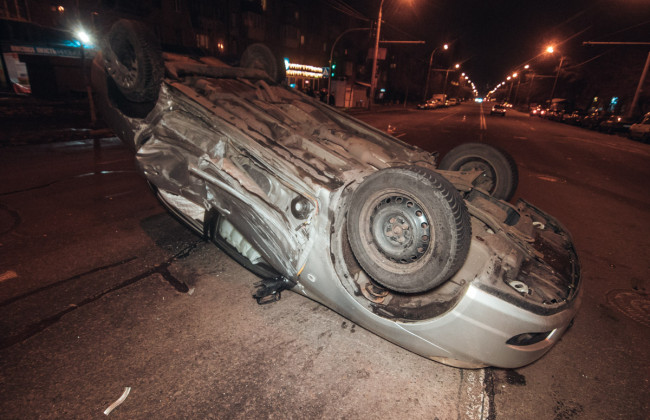 В Киеве «евробляха» перевернула Toyota и врезалась в BMW