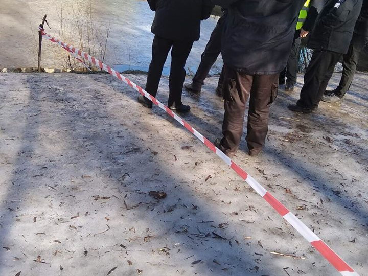 Опасная находка: в Киеве на дне озера обнаружили мину времен Второй мировой