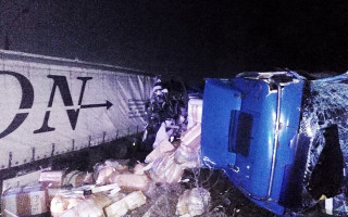 Масштабное ДТП под Житомиром: столкнулись три грузовика, есть пострадавшие