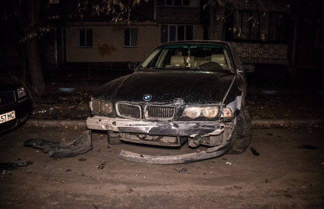 ДТП в Киеве: три выпивших мужчины на Mazda разбили два автомобиля