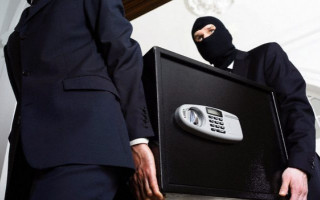 Украли сейф с деньгами: в Киеве задержали банду грабителей