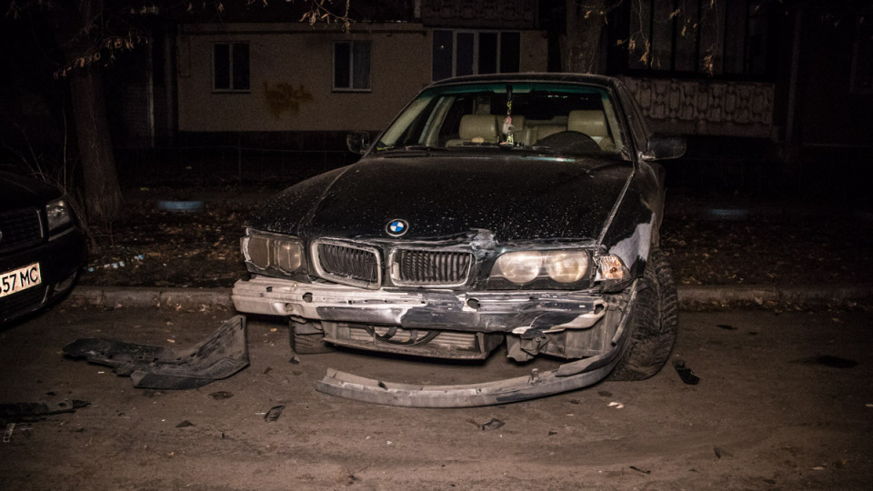 ДТП в Киеве: три выпивших мужчины на Mazda разбили два автомобиля
