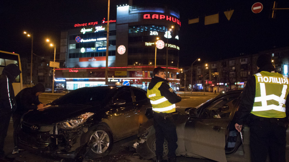 Пытался проехать на красный: в Киеве произошло ДТП