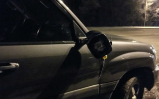 В Киеве внедорожник сбил мужчину на дороге