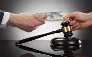 Коррупционный скандал: в Литве 8 судей подозревают во взяточничестве