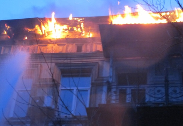 В Одессе вспыхнул многоквартирный дом: спасатели эвакуировали 40 человек