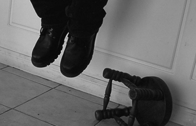 Повесился на женских чулках: Днепр всколыхнула трагедия