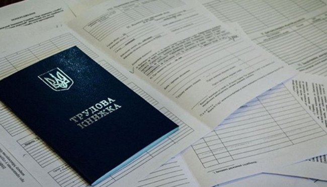 Пенсії в Україні: Держслужбовцям перерахують страховий стаж