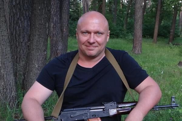 Проломили череп и добивали кастетом: скандального догхантера избили в Киеве