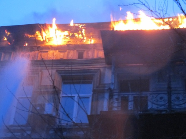 В Одессе вспыхнул многоквартирный дом: спасатели эвакуировали 40 человек
