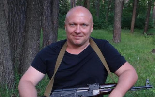Проломили череп и добивали кастетом: скандального догхантера избили в Киеве