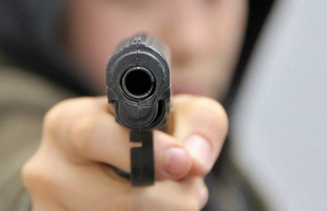 В Киевской области мужчина устроил стрельбу в магазине: есть пострадавшие