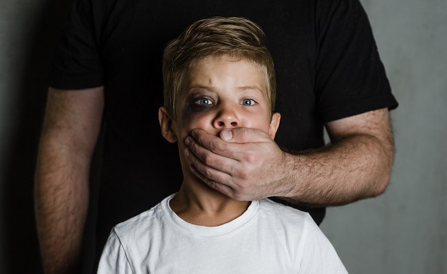 В Николаеве задержали мужчину, «сводившего» несовершеннолетних с педофилами