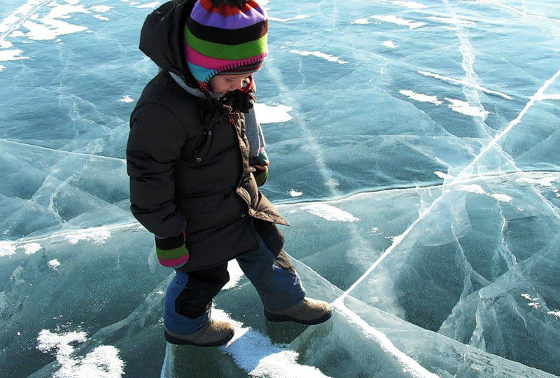 ЧП под Харьковом: ребенок провалился под лед и утонул