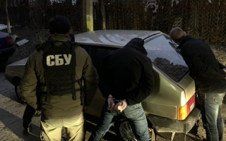 ДБР затримало на хабарі в $3000 оперуповноваженого Білоцерківської поліції