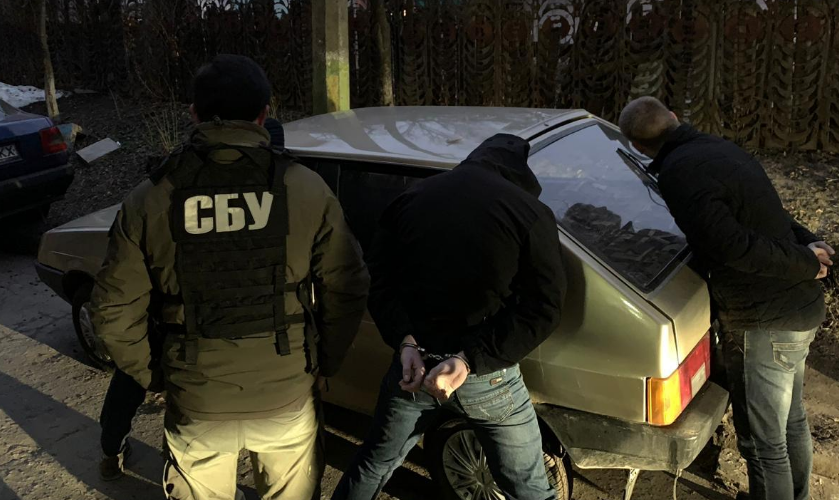 ДБР затримало на хабарі в $3000 оперуповноваженого Білоцерківської поліції