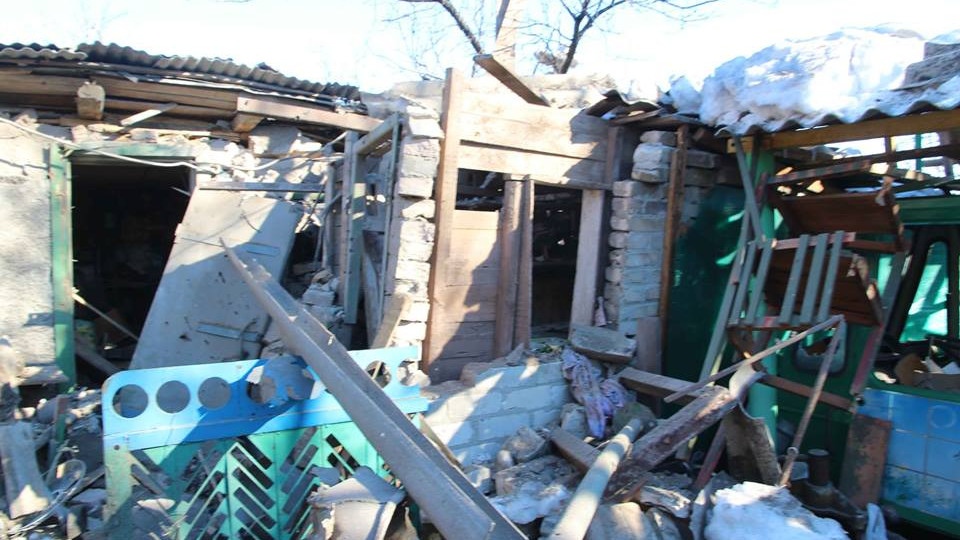 Мины разрывались в домах: боевики обстреляли жилые дома на Донбассе