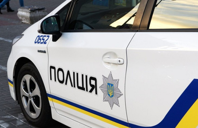 ДТП с полицейскими под Киевом: копы протаранили две легковушки и магазин