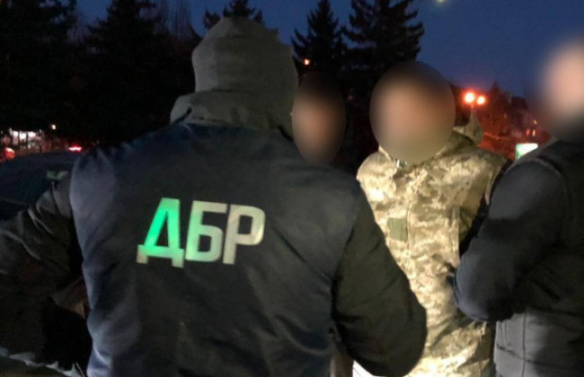 На Закарпатті затримали інспектора прикордонної служби, який брав хабарі