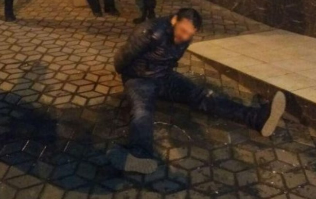 Разгромил номер отеля и спрыгнул с третьего этажа: неадекват поставил Одессу «на уши»