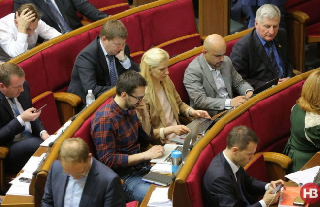 Три народных депутата подали заявление о выходе из БПП