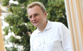 Вибори-2019: один із лідерів перегонів зняв свою кандидатуру