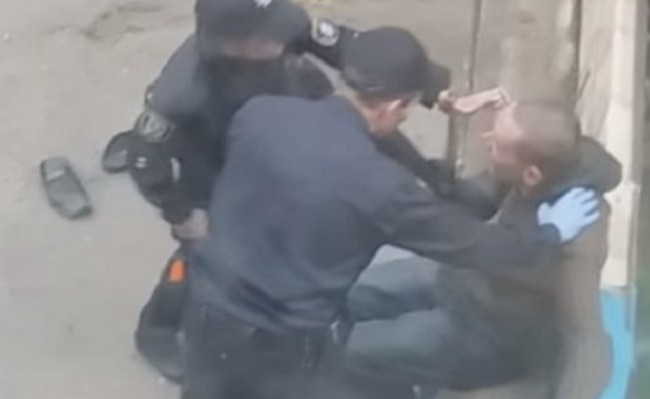 Знущалась над безхатьком: у справі горе-патрульної з’явилися подробиці