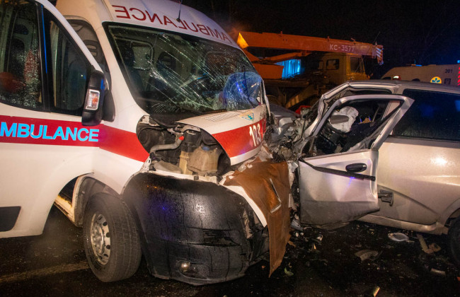 Смертельное ДТП в Киеве: «скорая» смяла легковушку, погибло три человека