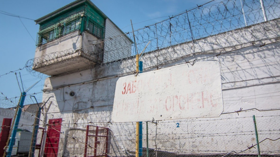 Выбивали деньги из заключенных: в Одессе разоблачили руководство СИЗО