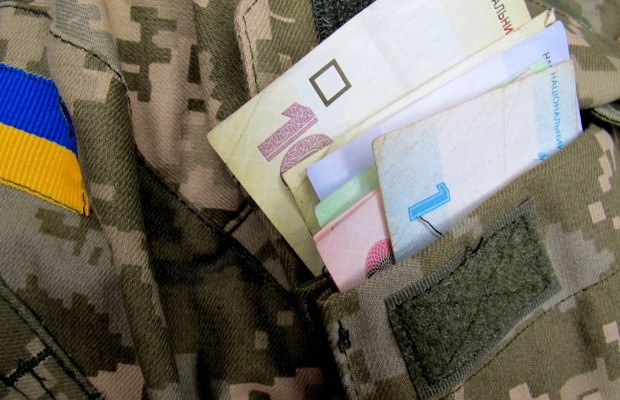 Зарплаты военных в Украине: Порошенко анонсировал масштабное повышение